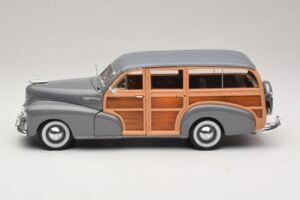 Chevrolet Fleetmaster Woody Grey Maisto 1:18 31854 Diecast - image 4 of 8