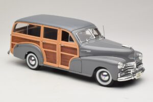 Chevrolet Fleetmaster Woody Grey Maisto 1:18 31854 Diecast - image 6 of 8