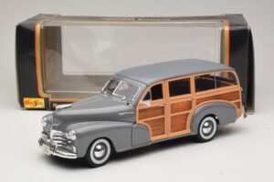 Chevrolet Fleetmaster Woody Grey Maisto 1:18 31854 Diecast - image 8 of 8