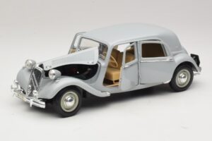 Citroen 15CV Six Grey Maisto 1:18 31837 Diecast - image 2 of 8