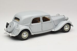 Citroen 15CV Six Grey Maisto 1:18 31837 Diecast - image 3 of 8