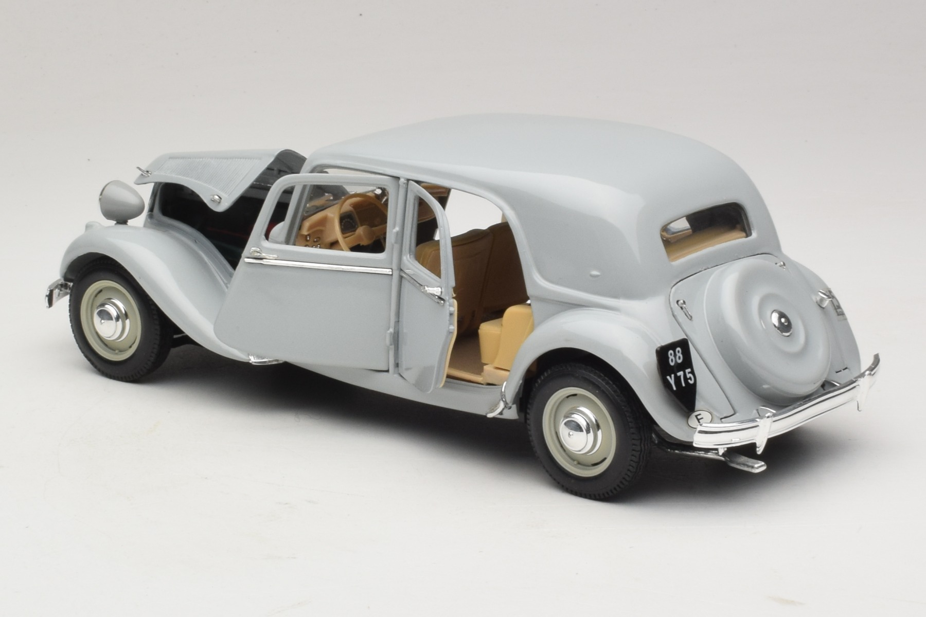 Maisto Citroen 15CV Six 1:18 Diecast Traction Avant