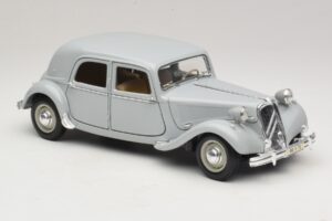 Citroen 15CV Six Grey Maisto 1:18 31837 Diecast - image 6 of 8