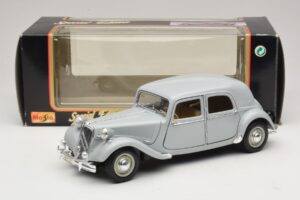 Citroen 15CV Six Grey Maisto 1:18 31837 Diecast - image 8 of 8