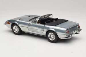 Ferrari 365 GTS Chrome Silver Hot Wheels 1:18 25738 Diecast - image 7 of 8