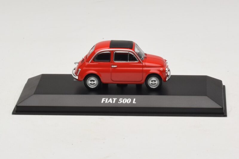 Fiat 500 L Red Maxichamps 1:43 Fiat 500 L Red Maxichamps 1:43 940121600 Diecast
