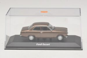 Ford Escort Mk1 Brown Metallic Maxichamps 1:43 940081000 Diecast - image 4 of 5