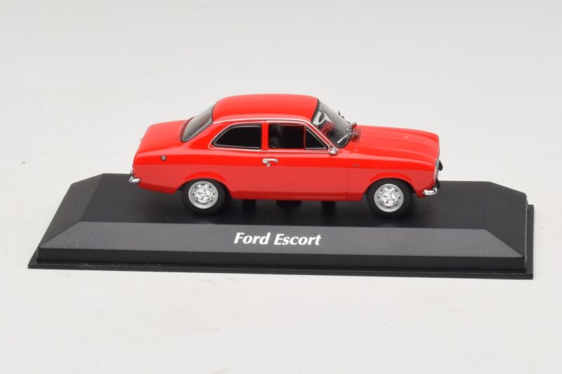 Ford Escort Mk1 Red Maxichamps 1:43 Ford Escort Mk1 Red Maxichamps 1:43 940081001 Diecast