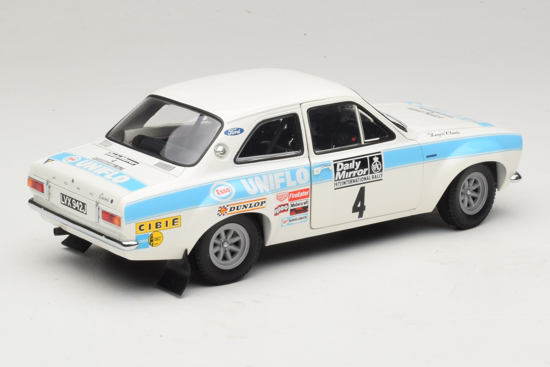 Minichamps Ford Escort RS1600 1:18 Roger Clark 1972