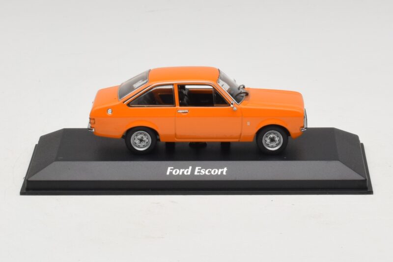 Ford Escort Mk2 Orange Maxichamps 1:43 Ford Escort Mk2 Orange Maxichamps 1:43 940084101 Diecast