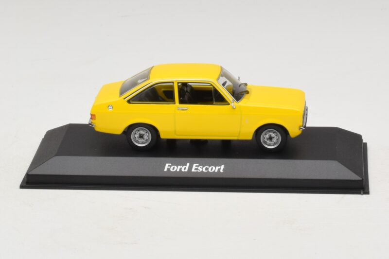 Ford Escort Mk2 Yellow Maxichamps 1:43 Ford Escort Mk2 Yellow Maxichamps 1:43 940084100 Diecast