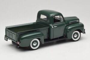Ford F-1 Green Road Legends 1:18 92218 Diecast - image 3 of 8