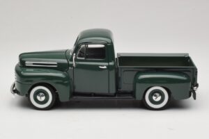 Ford F-1 Green Road Legends 1:18 92218 Diecast - image 4 of 8