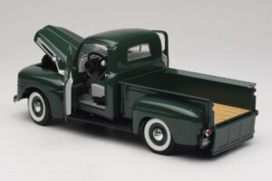 Ford F-1 Green Road Legends 1:18 92218 Diecast - image 5 of 8