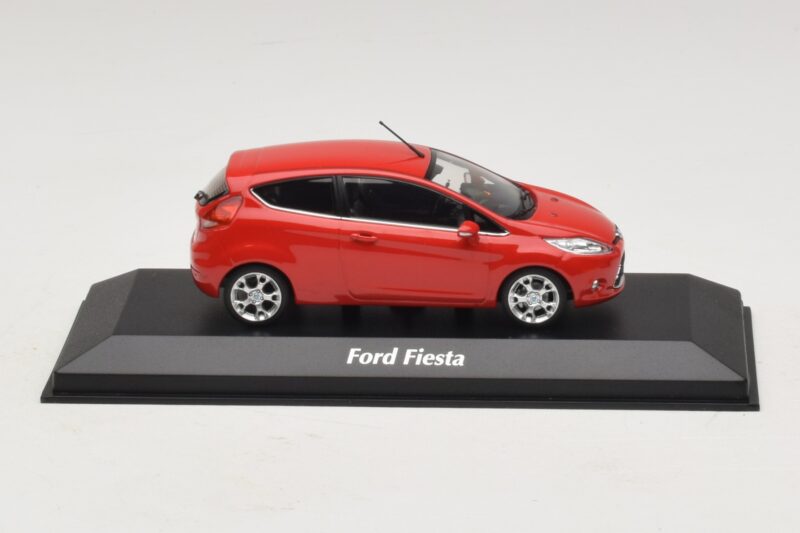 Ford Fiesta Mk7 Red Maxichamps 1:43 Ford Fiesta Mk7 Red Maxichamps 1:43 940088000 Diecast