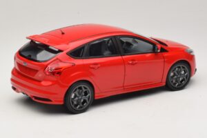 Ford Focus ST Mk2 Red Minichamps 1:18 110082002 Diecast - image 3 of 8