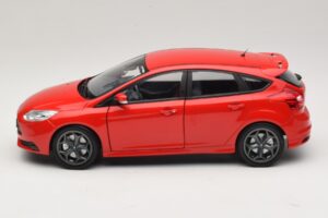 Ford Focus ST Mk2 Red Minichamps 1:18 110082002 Diecast - image 4 of 8