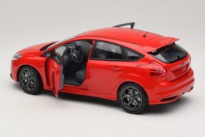 Ford Focus ST Mk2 Red Minichamps 1:18 110082002 Diecast - image 5 of 8