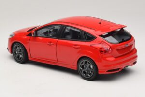 Ford Focus ST Mk2 Red Minichamps 1:18 110082002 Diecast - image 7 of 8