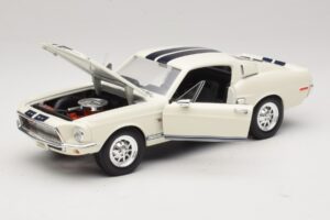 Ford Shelby GT500KR White Road Legends 1:18 92168 Diecast - image 2 of 8