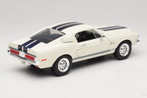 Ford Shelby GT500KR White Road Legends 1:18 92168 Diecast - image 3 of 8