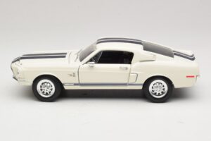 Ford Shelby GT500KR White Road Legends 1:18 92168 Diecast - image 4 of 8