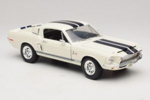 Ford Shelby GT500KR White Road Legends 1:18 92168 Diecast - image 6 of 8
