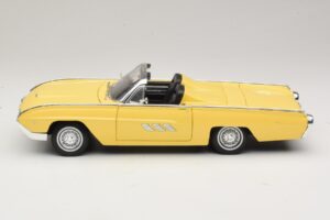Ford Thunderbird Cabriolet Yellow Anson 1:18 30334-P1 Diecast - image 4 of 8