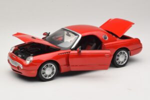 Ford Thunderbird Red Maisto 1:18 31620 Diecast - image 2 of 8