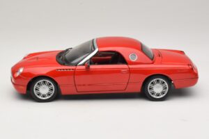 Ford Thunderbird Red Maisto 1:18 31620 Diecast - image 4 of 8