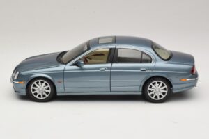 Jaguar S-Type X200 Blue Maisto 1:18 31865 Diecast - image 4 of 8