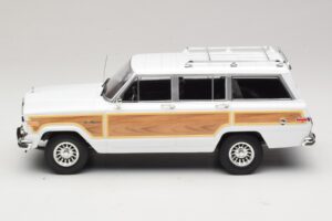 Jeep Grand Wagoneer White KK-Scale 1:18 KKDC181111 Diecast - image 3 of 6