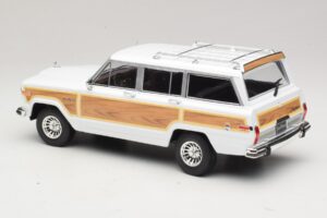Jeep Grand Wagoneer White KK-Scale 1:18 KKDC181111 Diecast - image 5 of 6