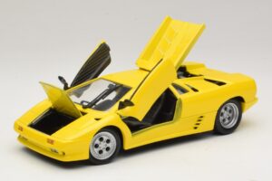 Lamborghini Diablo Yellow Maisto 1:18 32803 Diecast - image 2 of 8