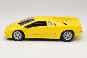 Lamborghini Diablo Yellow Maisto 1:18 32803 Diecast - image 4 of 8