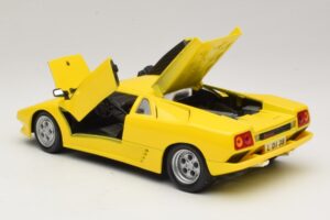 Lamborghini Diablo Yellow Maisto 1:18 32803 Diecast - image 5 of 8