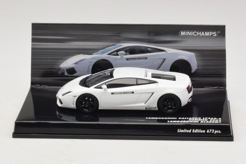 Lamborghini Gallardo LP560-4 Academy White Minichamps 1:43 436103801 Diecast