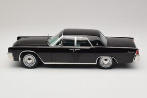 Lincoln Continental Black KK-Scale 1:18 KKDC181483 Diecast - image 3 of 6