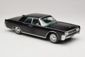 Lincoln Continental Black KK-Scale 1:18 KKDC181483 Diecast - image 4 of 6