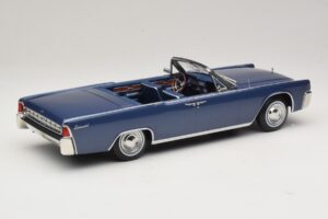 Lincoln Continental Convertible Blue Metallic The Lincoln Lawyer KK-Scale 1:18 KKDC181522 Diecast - image 3 of 7