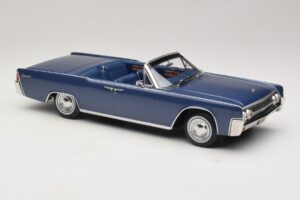 Lincoln Continental Convertible Blue Metallic The Lincoln Lawyer KK-Scale 1:18 KKDC181522 Diecast - image 5 of 7