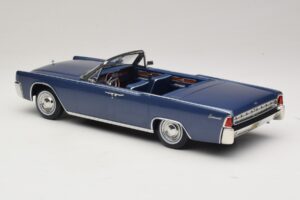 Lincoln Continental Convertible Blue Metallic The Lincoln Lawyer KK-Scale 1:18 KKDC181522 Diecast - image 6 of 7