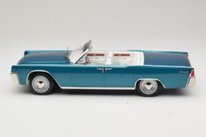 Lincoln Continental Convertible Turquoise Metallic KK-Scale 1:18 KKDC181524 Diecast - image 4 of 7