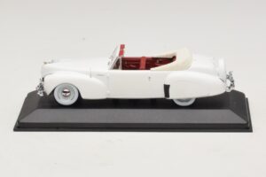 Lincoln Continental Convertible White Minichamps 1:43 400082501 Diecast