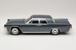 Lincoln Continental Grey Metallic Marnie KK-Scale 1:18 KKDC181482 Diecast - image 3 of 6