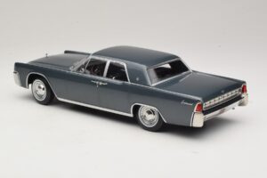 Lincoln Continental Grey Metallic Marnie KK-Scale 1:18 KKDC181482 Diecast - image 5 of 6