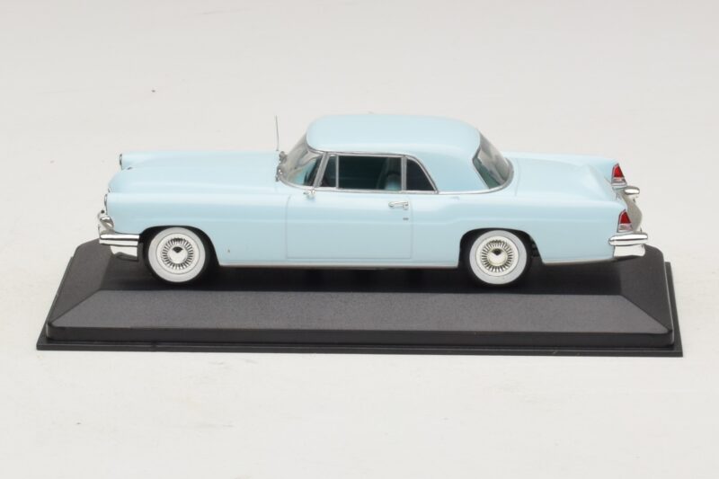 Lincoln Continental Mark II Light Blue Minichamps 1:43 400082304 Diecast