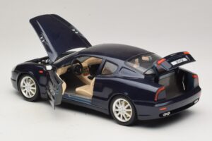 Maserati 3200 GT Blue Bburago 1:18 3371-P1 Diecast - image 5 of 8