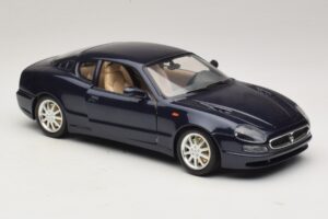 Maserati 3200 GT Blue Bburago 1:18 3371-P1 Diecast - image 6 of 8