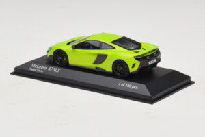 McLaren 675LT Napier Green Minichamps 1:43 537154422 Diecast - image 3 of 5
